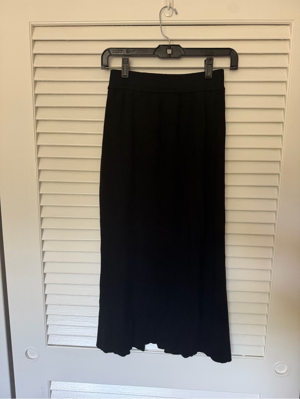 Lulu's Black Ribbed Midi Skirt